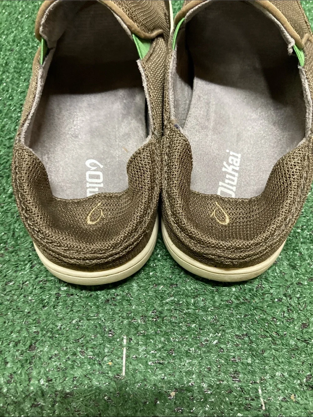 Olukai Men’s Brown Slip-On Loafers with White Sole sz 9 (OKPM09-26)